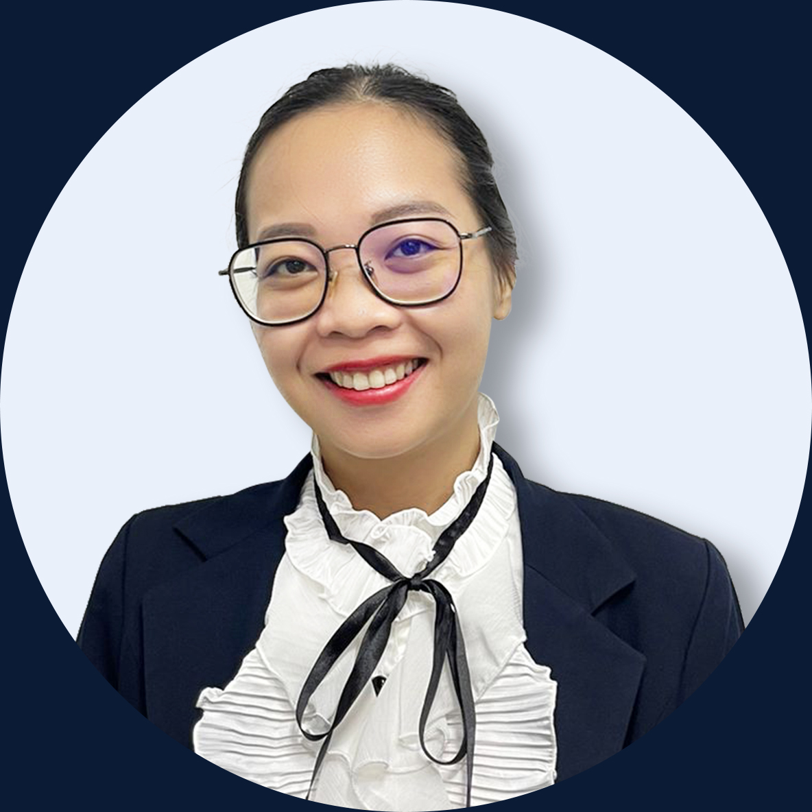 Nguyen Dieu Hang SENIOR ASSOCIATE